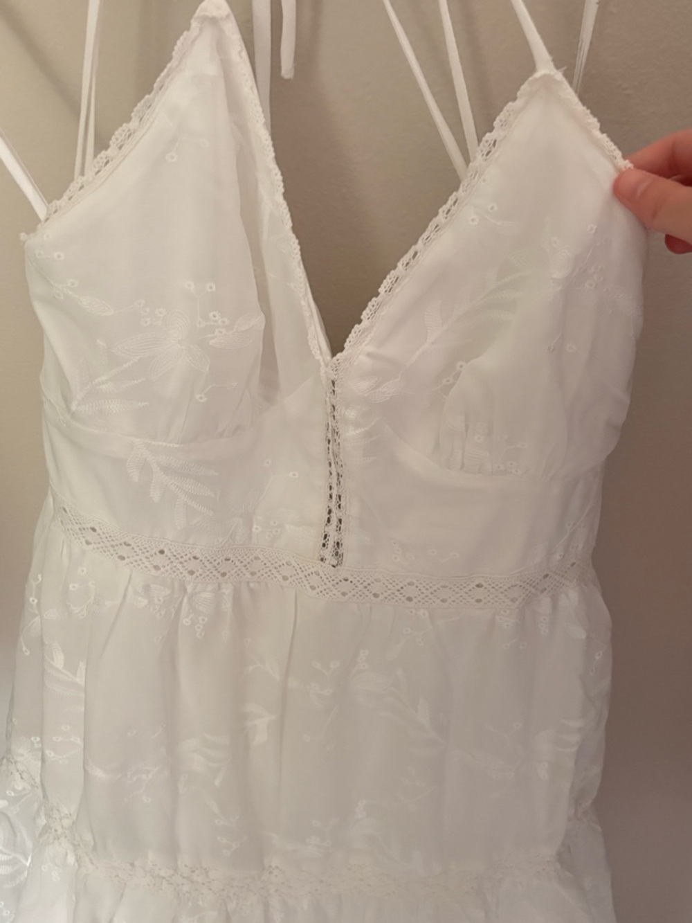 Lulu's White Lace-Trim Floral Embroidered Dress